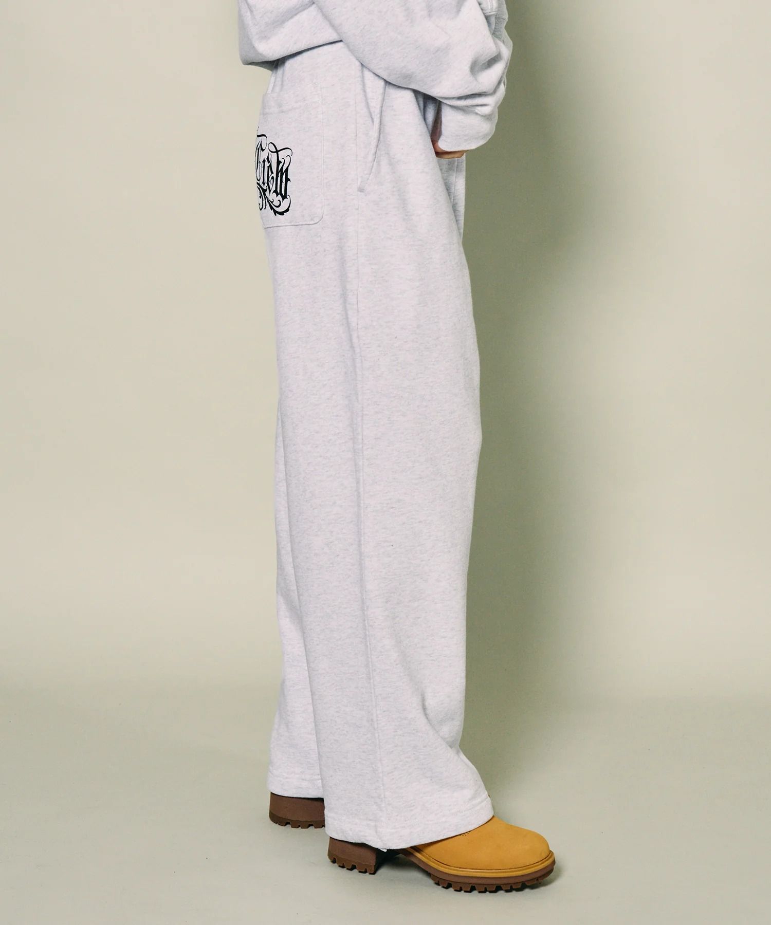 Wide sweatpants