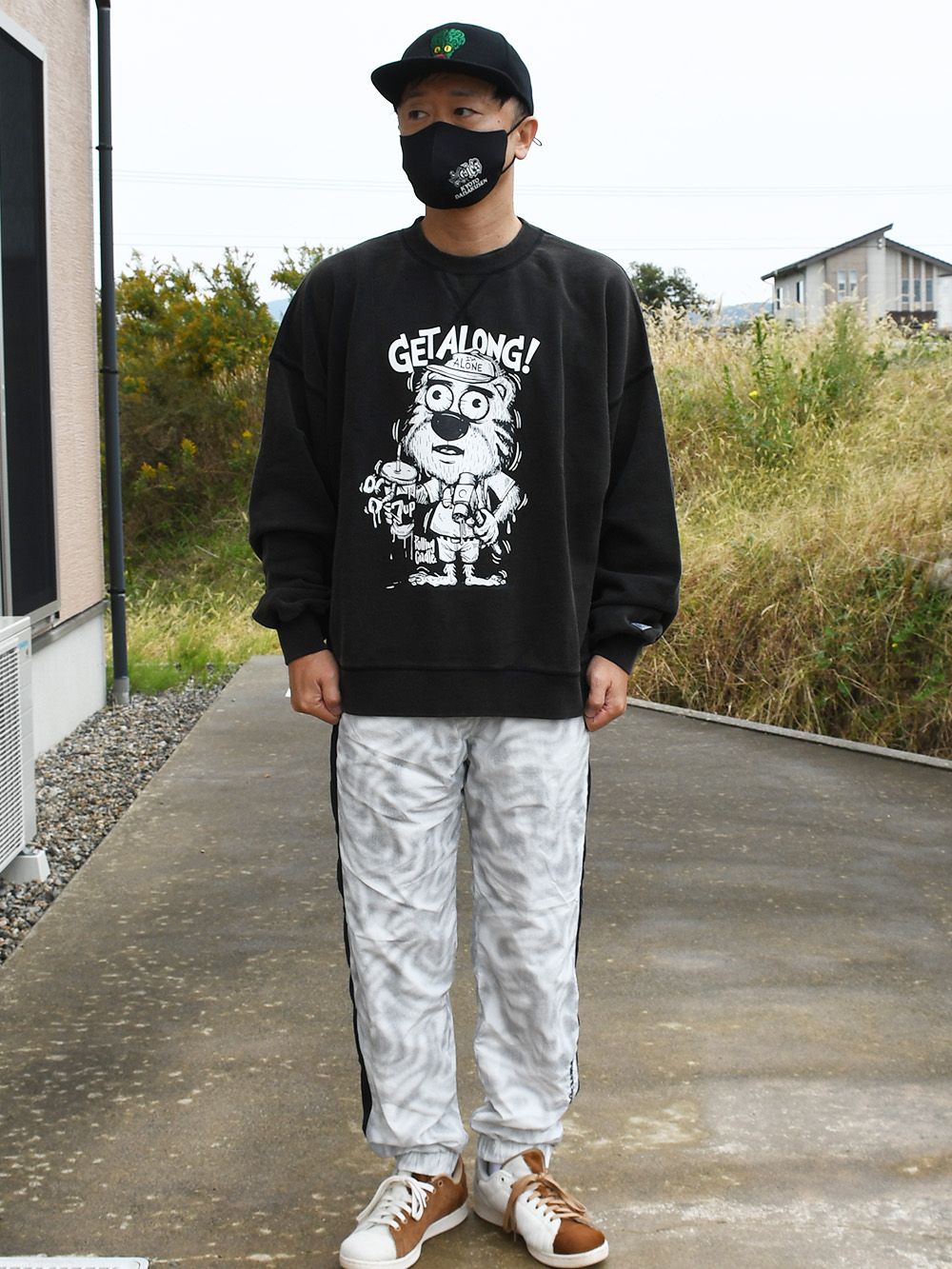 CREAM NERVOUS CREW-NECK