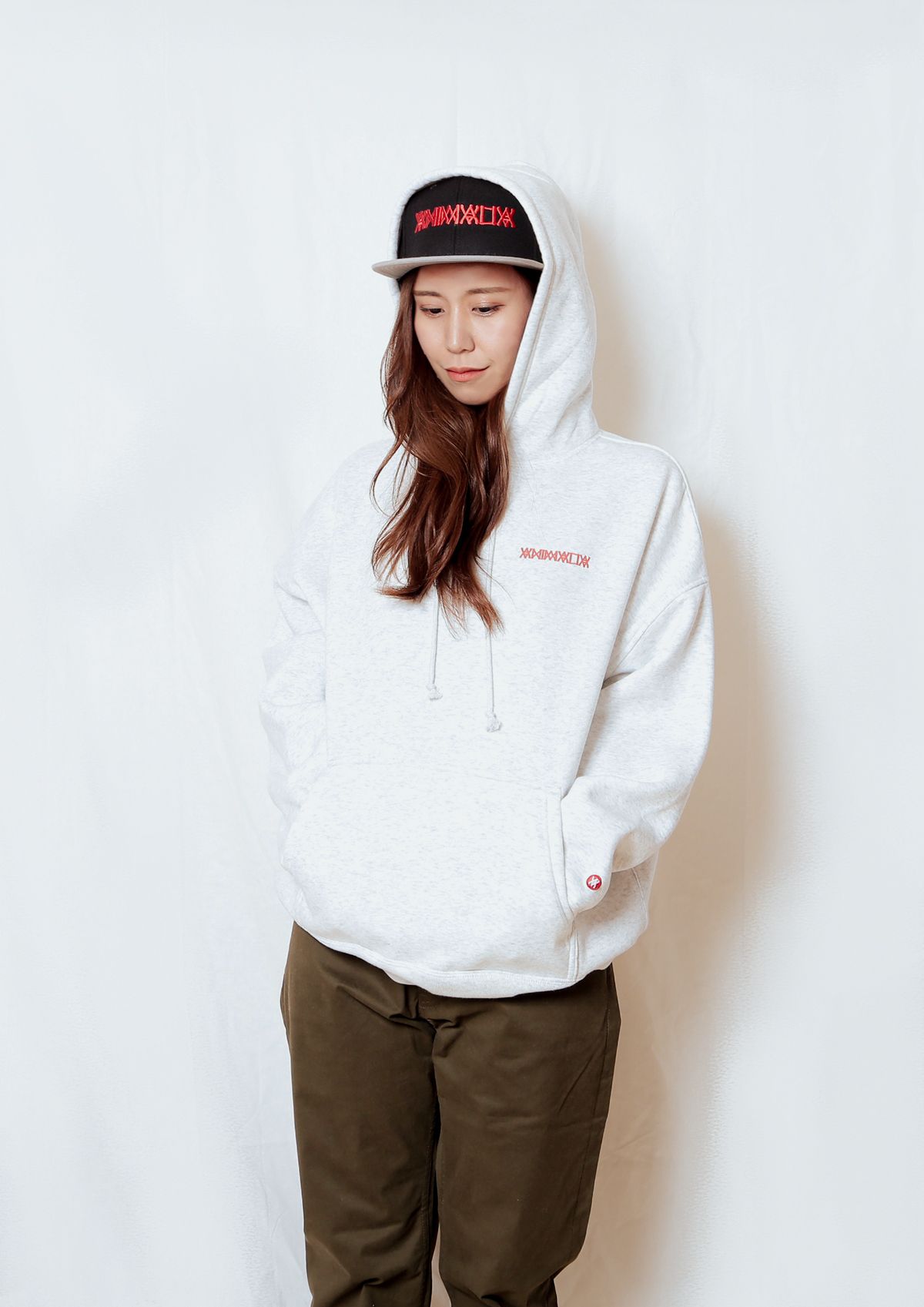 BIG SILHOUETTE HOODIE - Attacking Skunk