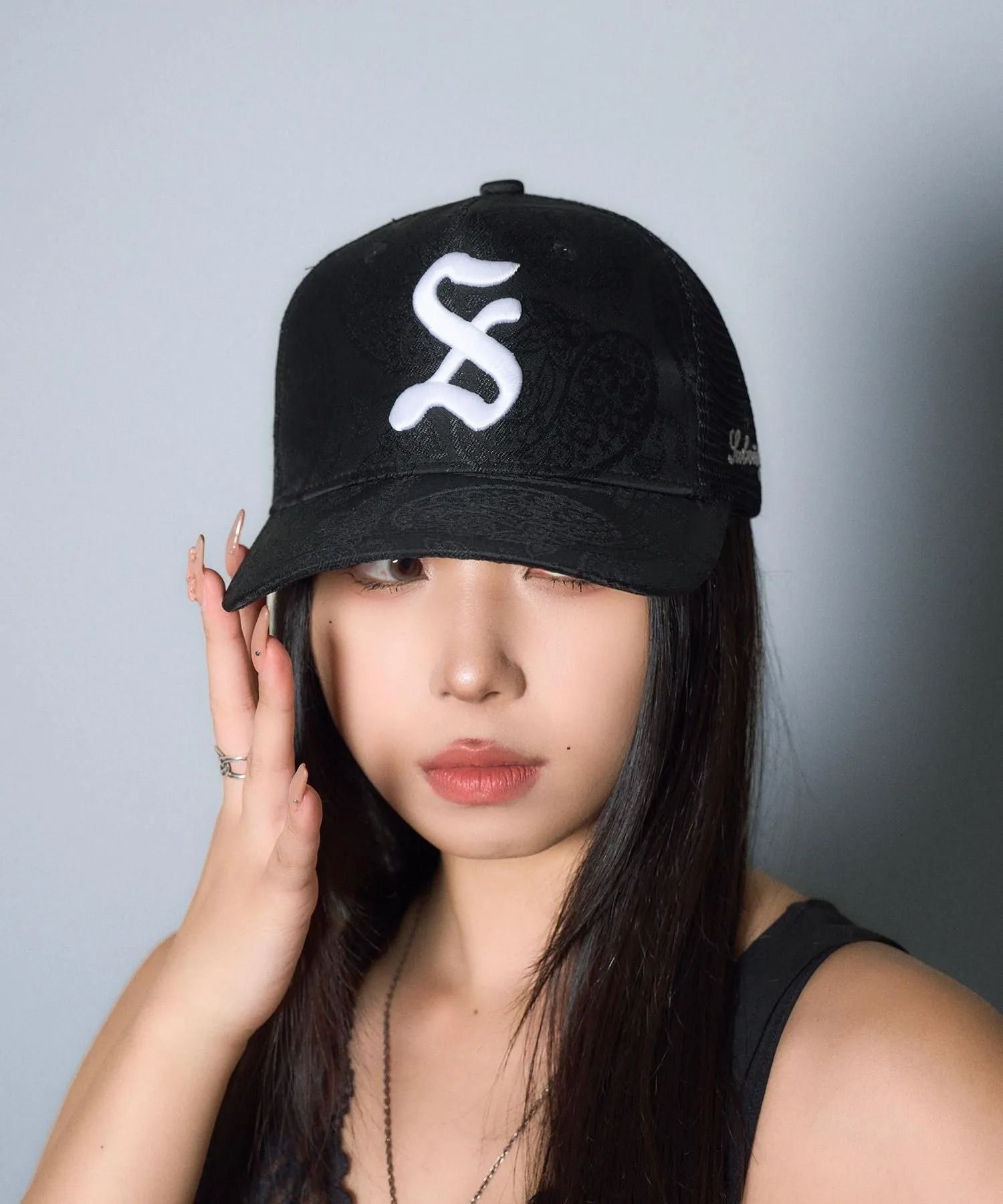 Jacquard paisley mesh cap