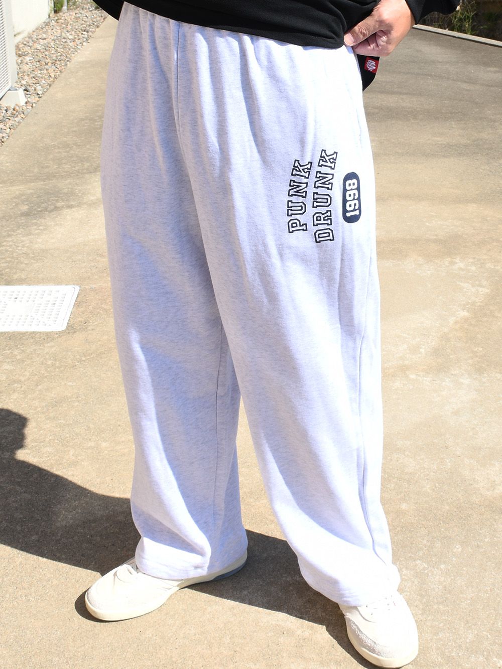 横向きスウェットパンツ
