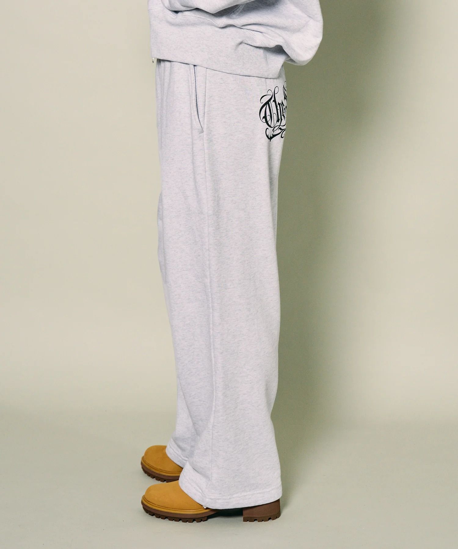 Wide sweatpants