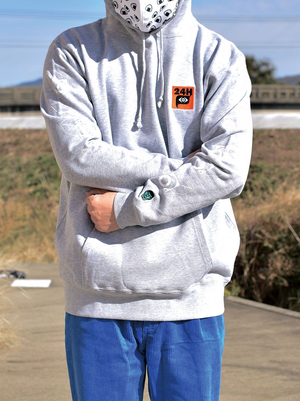 監視パーカ