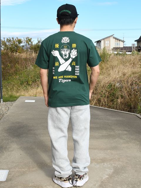 前も後ろも超豪華！  優勝最高なTシャツ！