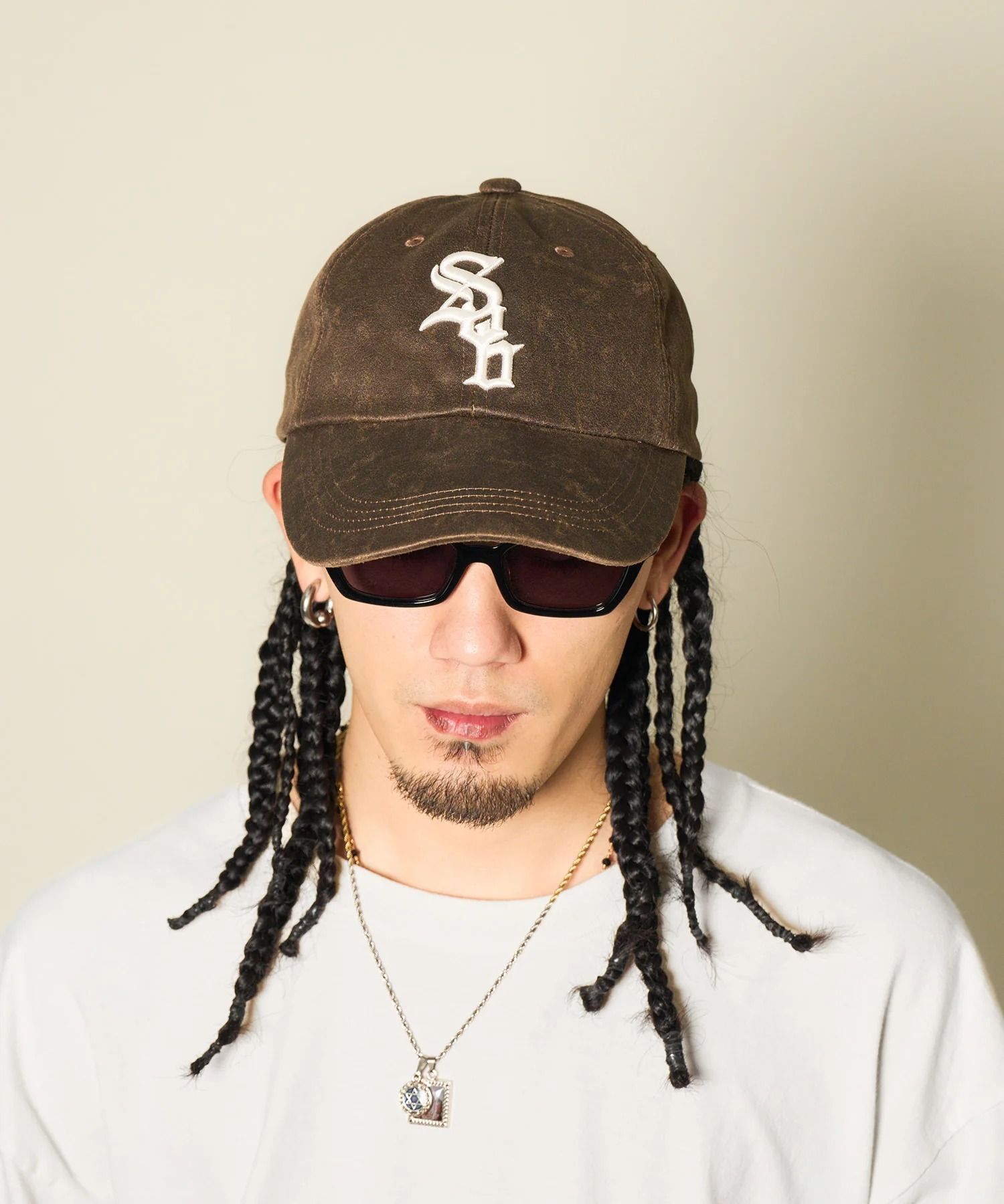 Fade faux leather cap