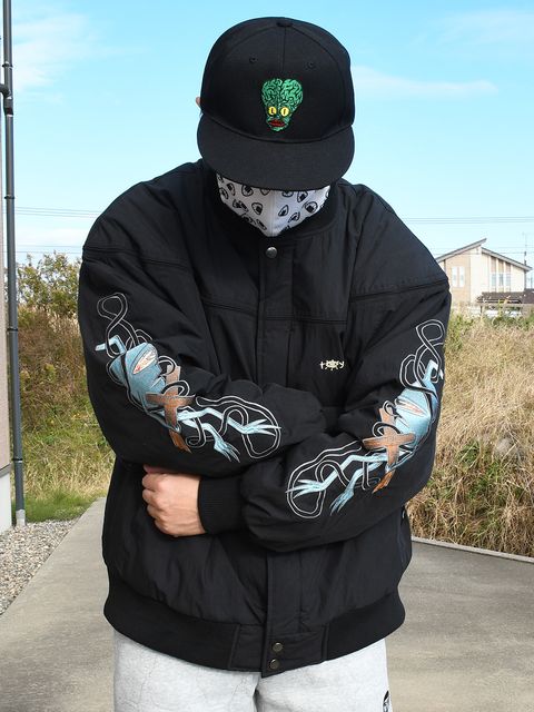 両袖の刺繍があまりにもカッコいい！