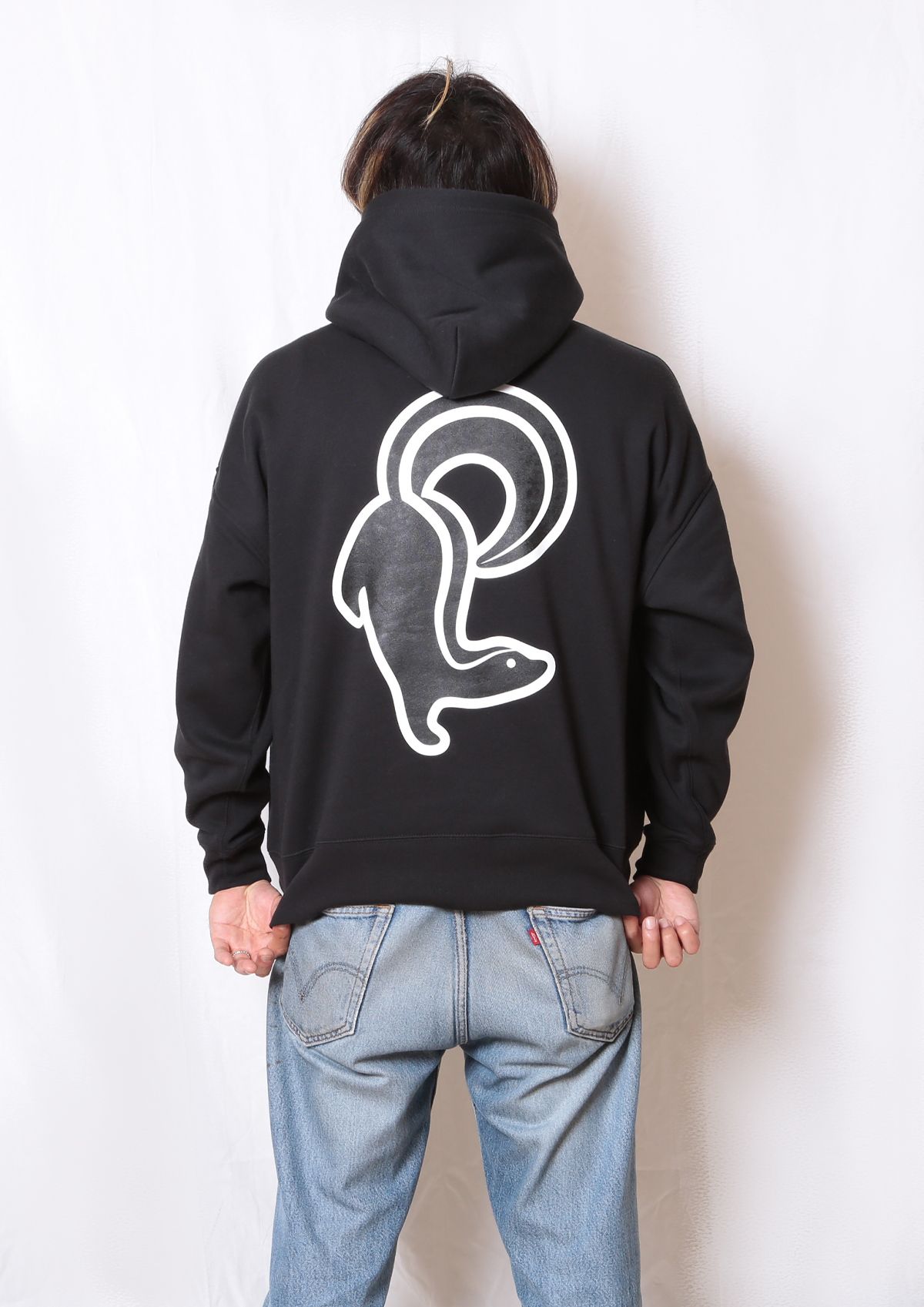 BIG SILHOUETTE HOODIE - Attacking Skunk