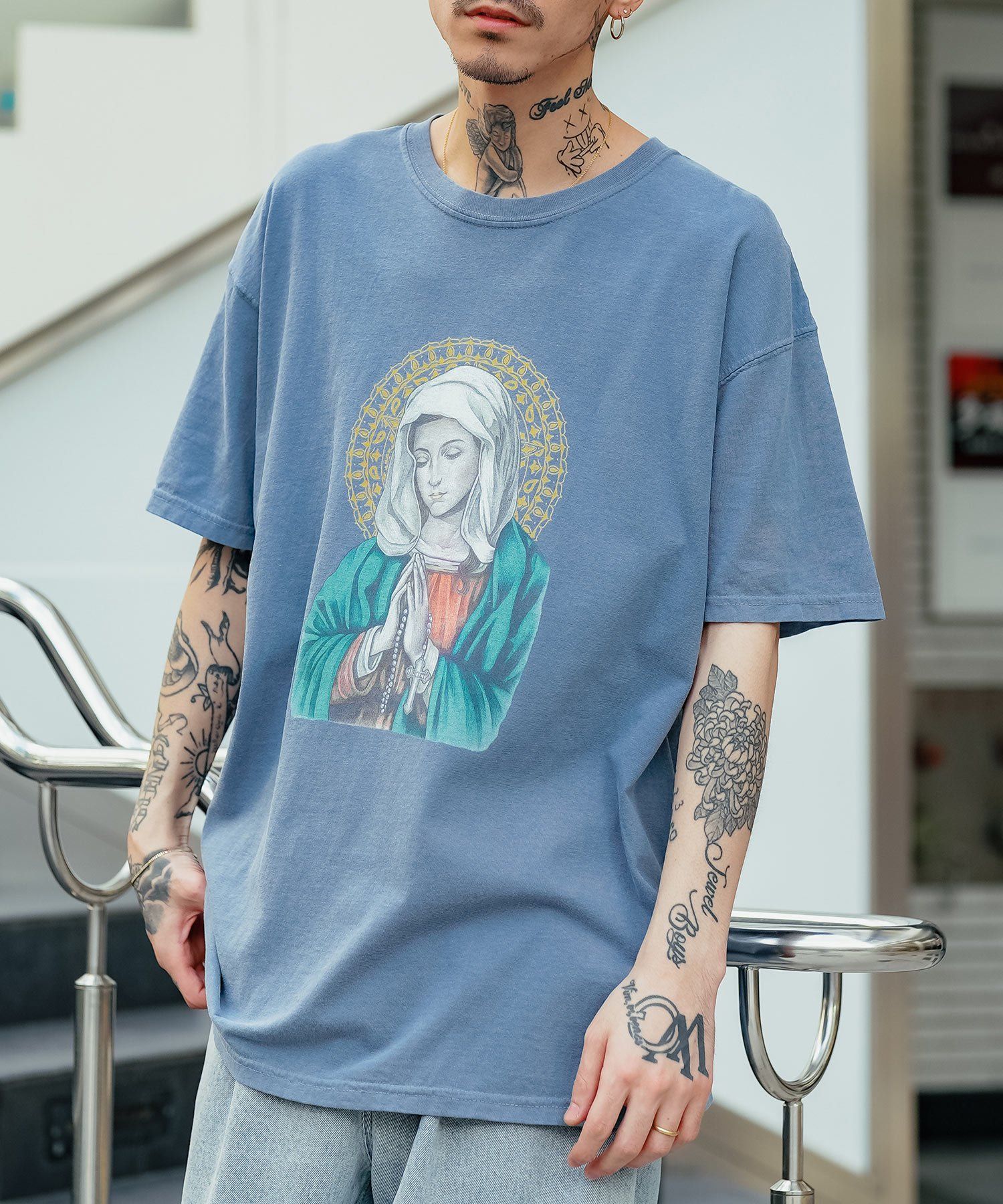 PRAYING MARIA-TEE