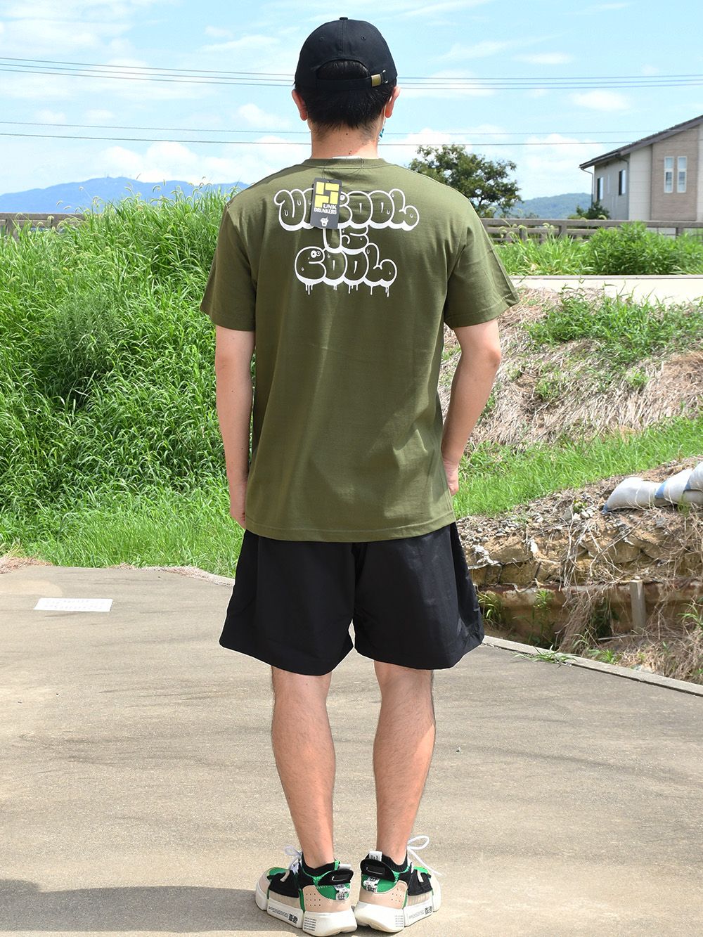 スローロリスケーターTEE