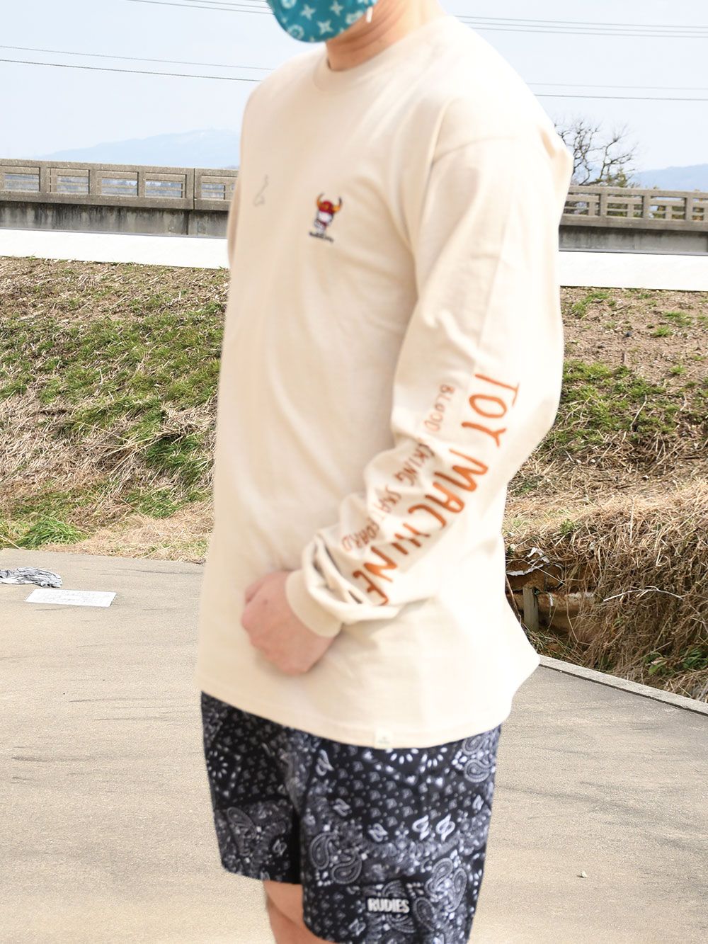 TOYMONSTER KITTY EMBROIDERY LONG SLEEVE-TEE