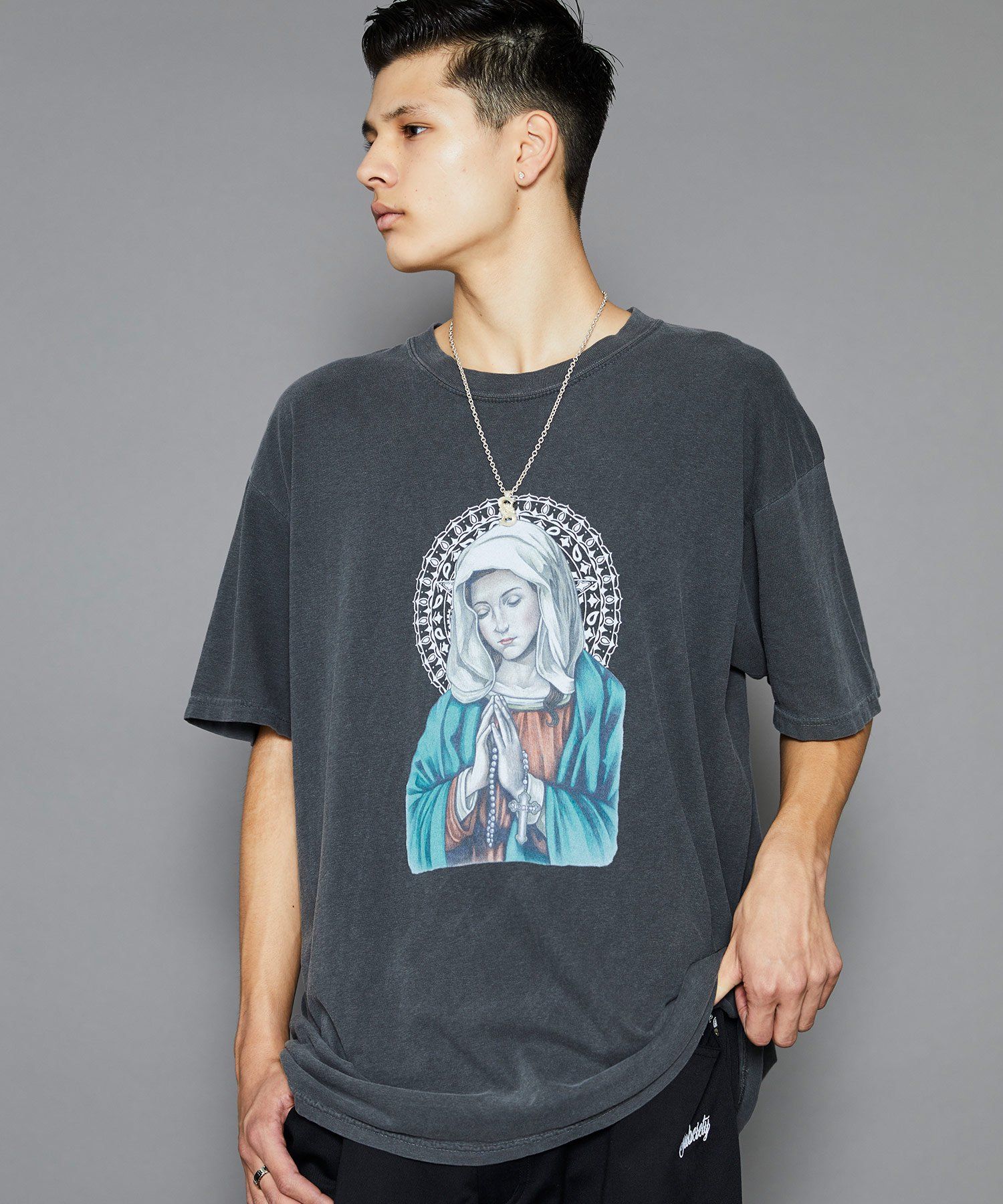 PRAYING MARIA-TEE