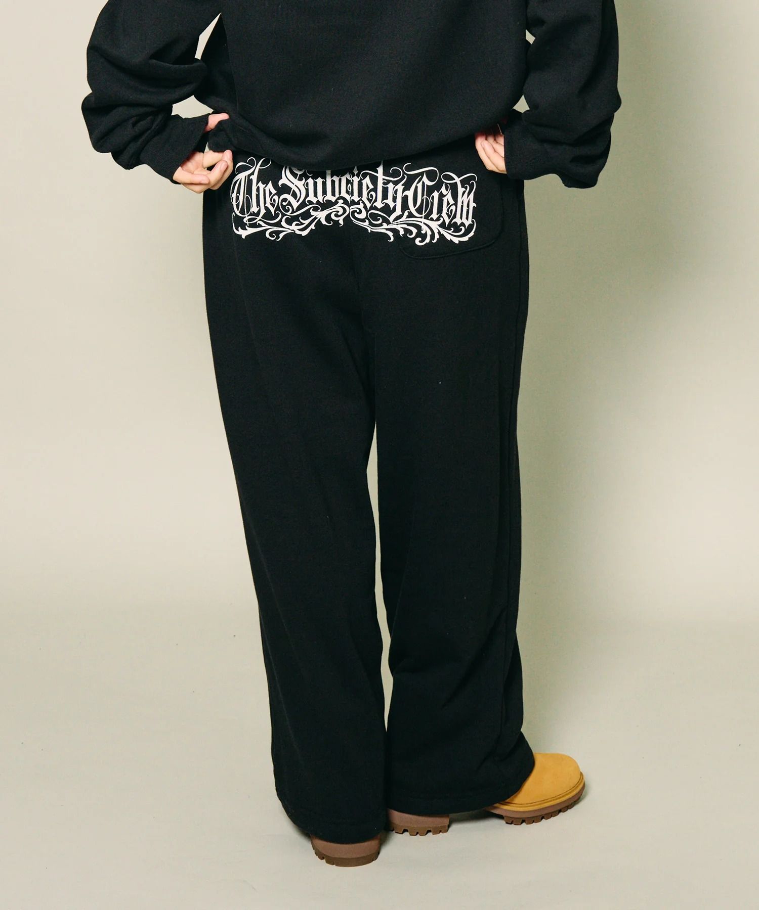 Wide sweatpants