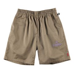 シュールでインパクトのあるコラボならではの1枚に仕上がりました！