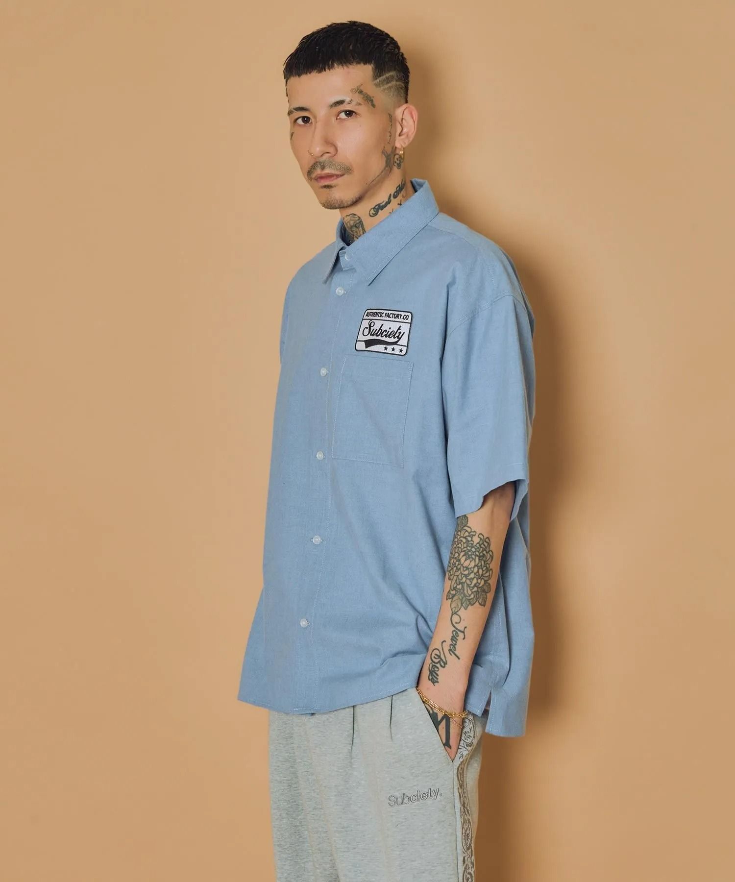 Square tail patch shirt