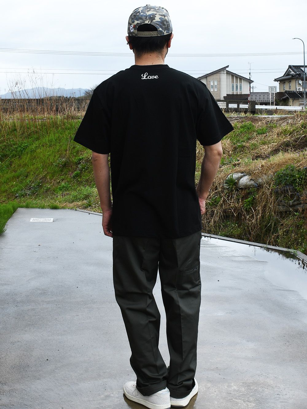 Love is s/s tee