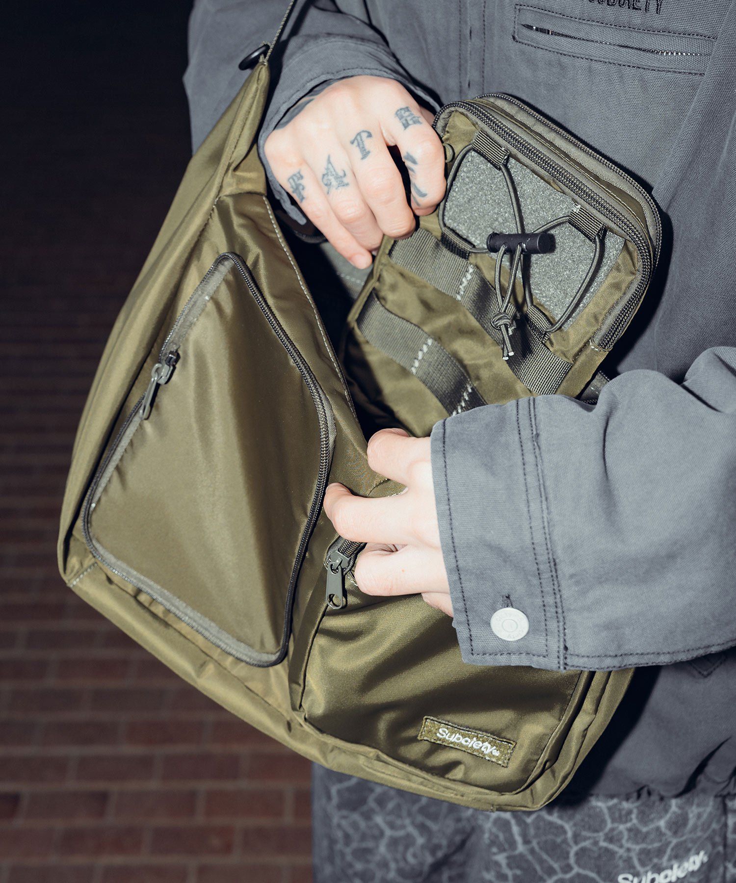Double pocket shoulder bag