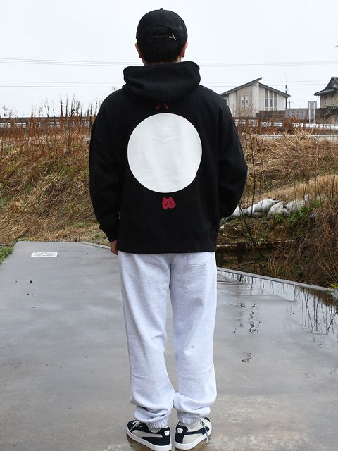 大きな⚫️がインパクト大！