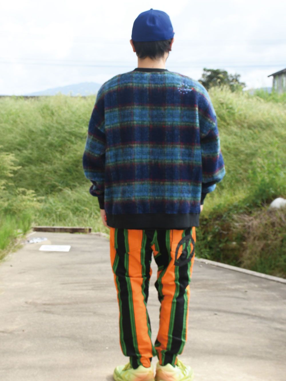 FLUFFY-CREWNECK