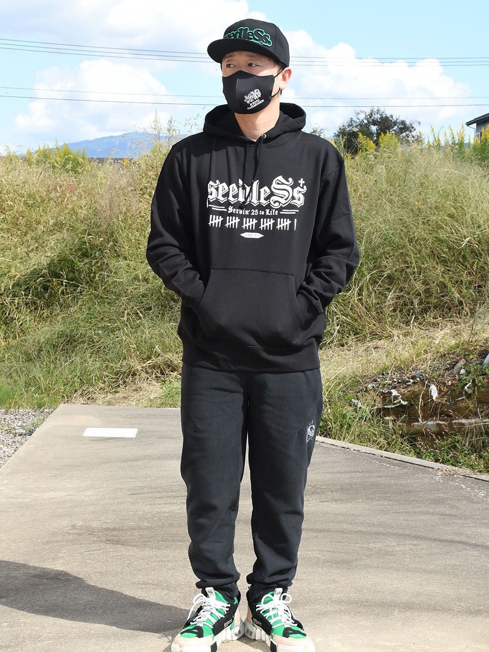 Servin' logo hoody