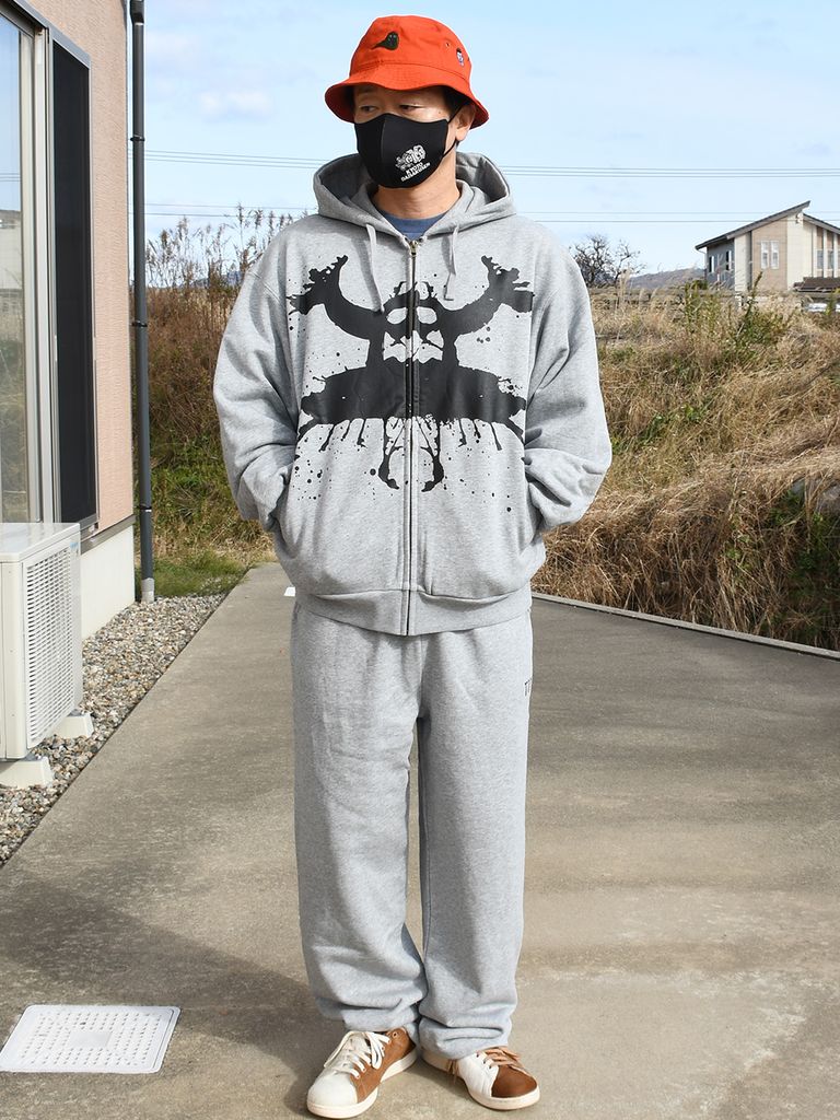 開けてよし、閉めてよし、のジップパーカ！