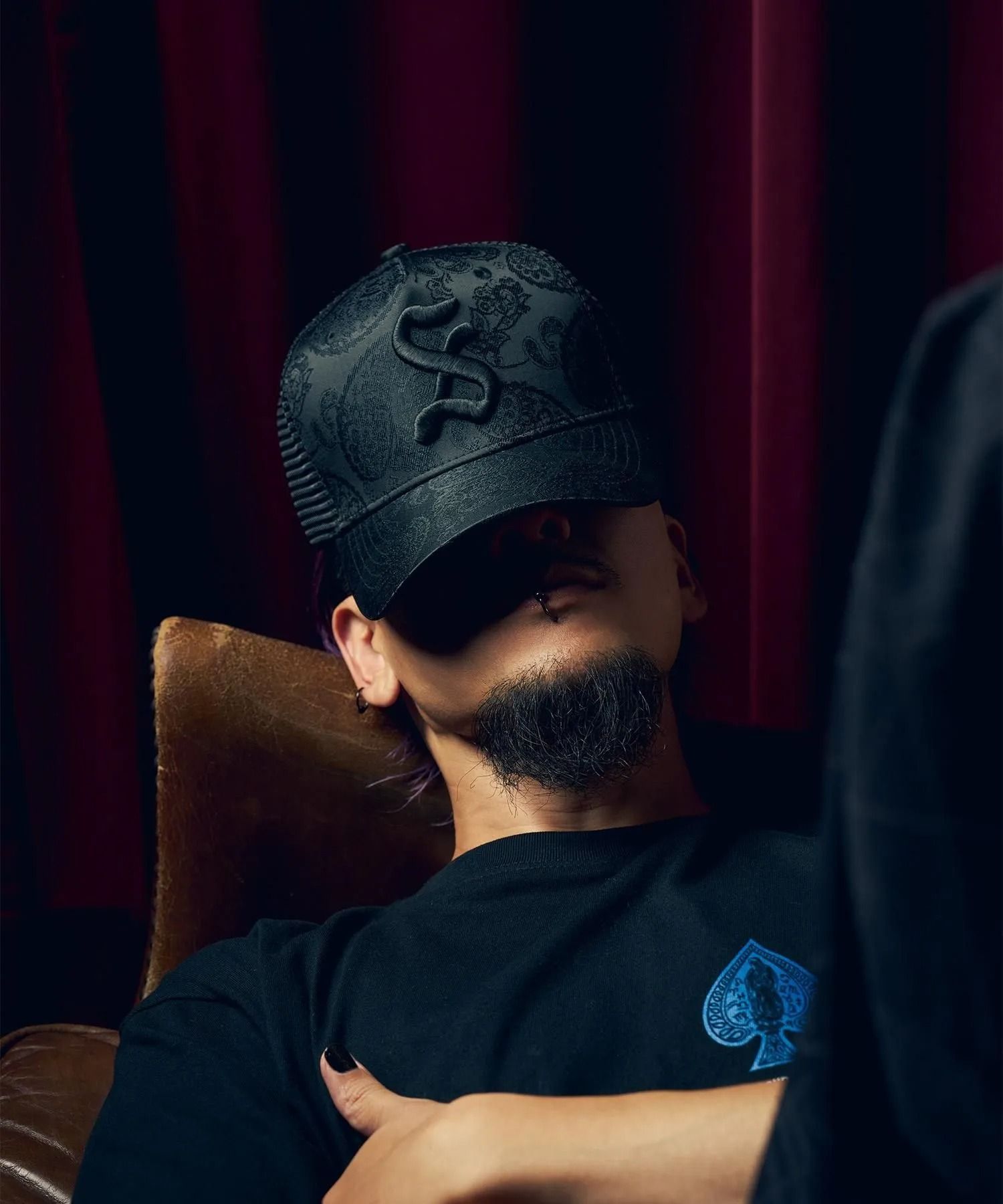 Jacquard paisley mesh cap