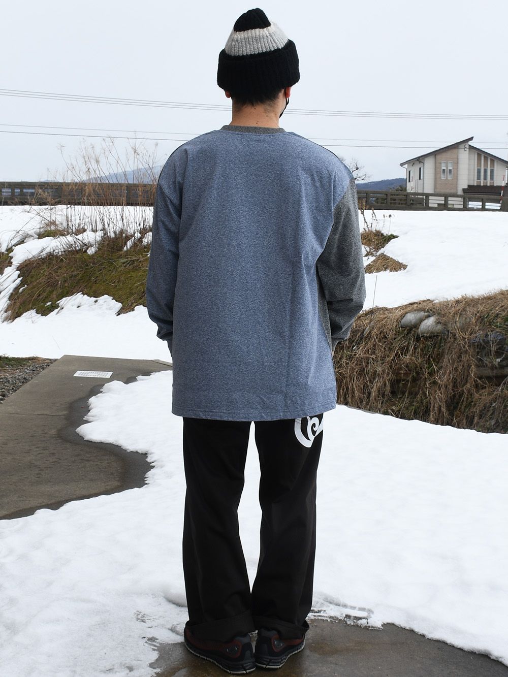 SWITCHING LONG-SLEEVE