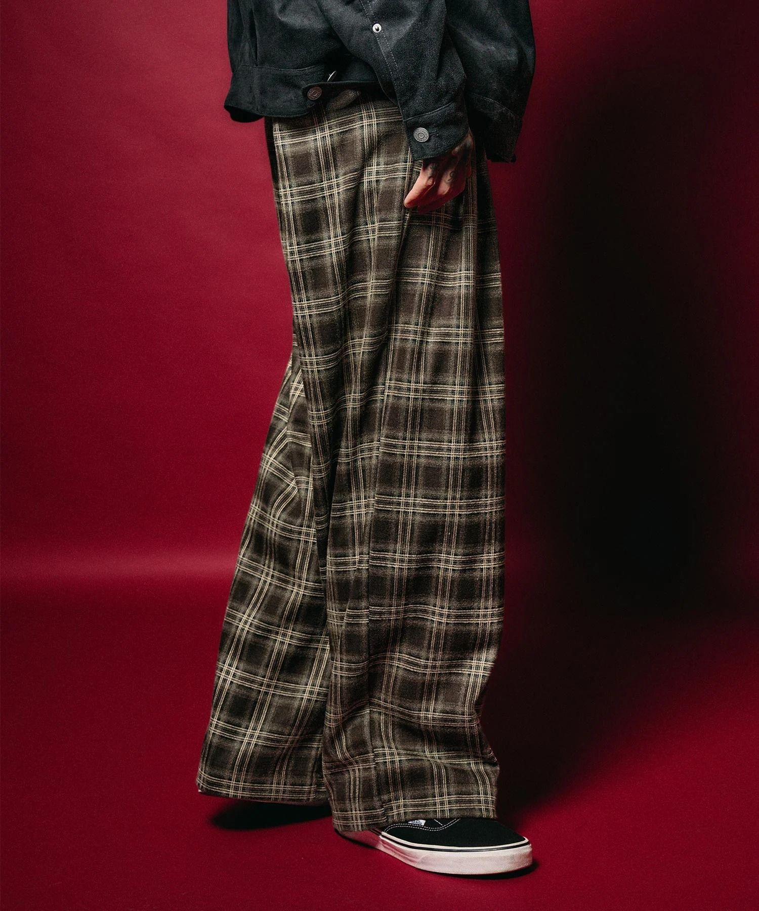 Wide straight check slacks