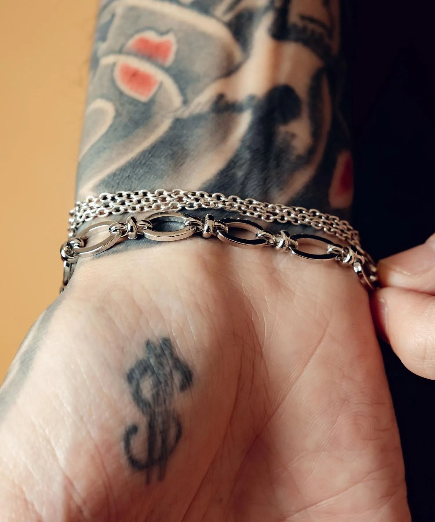 Hoop chain bracelet