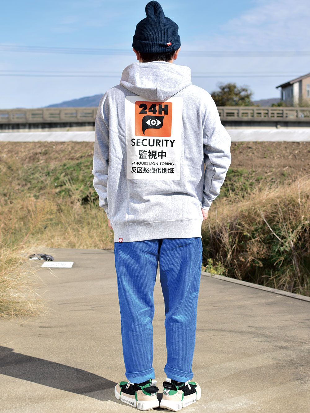 監視パーカ