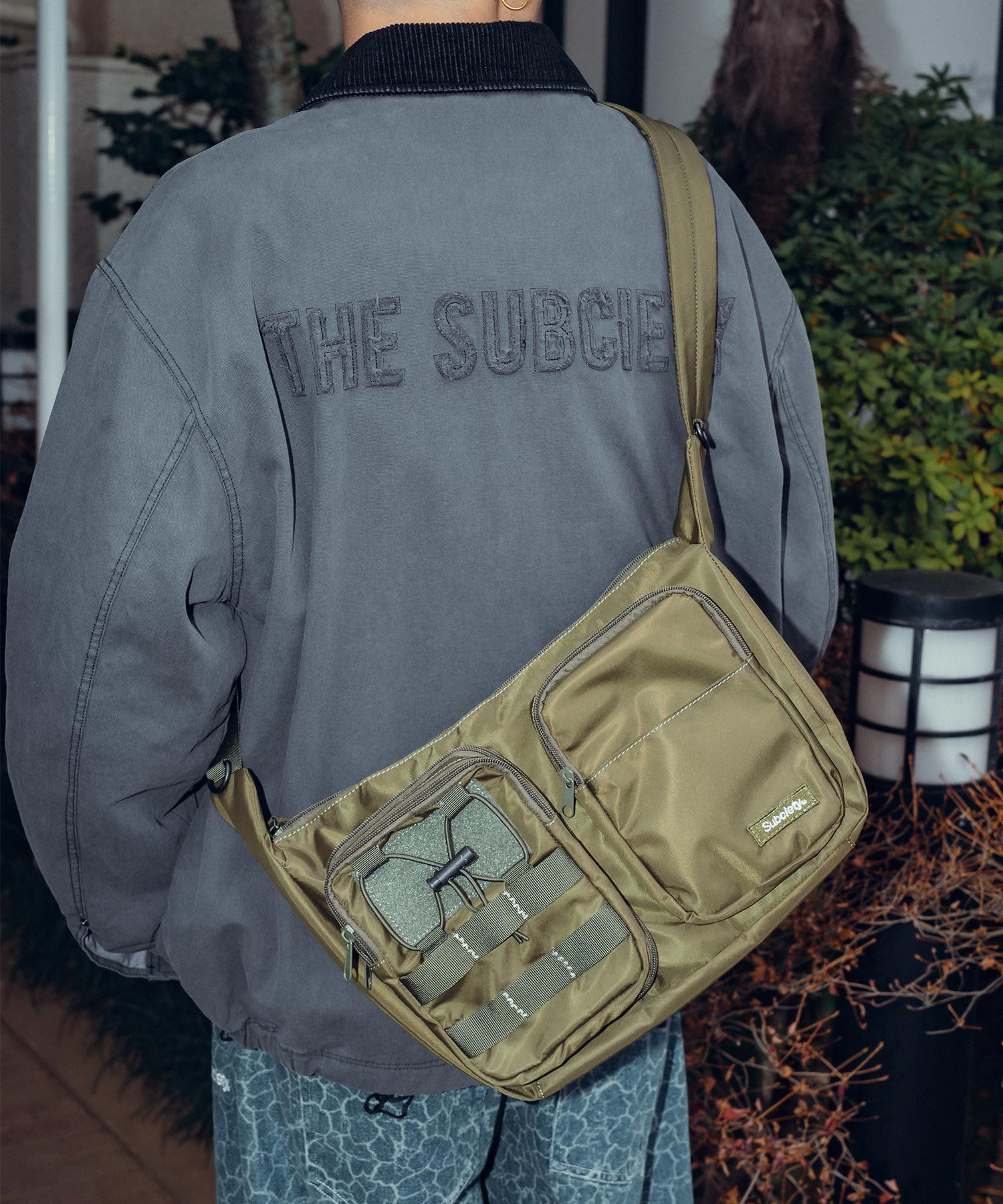 Double pocket shoulder bag