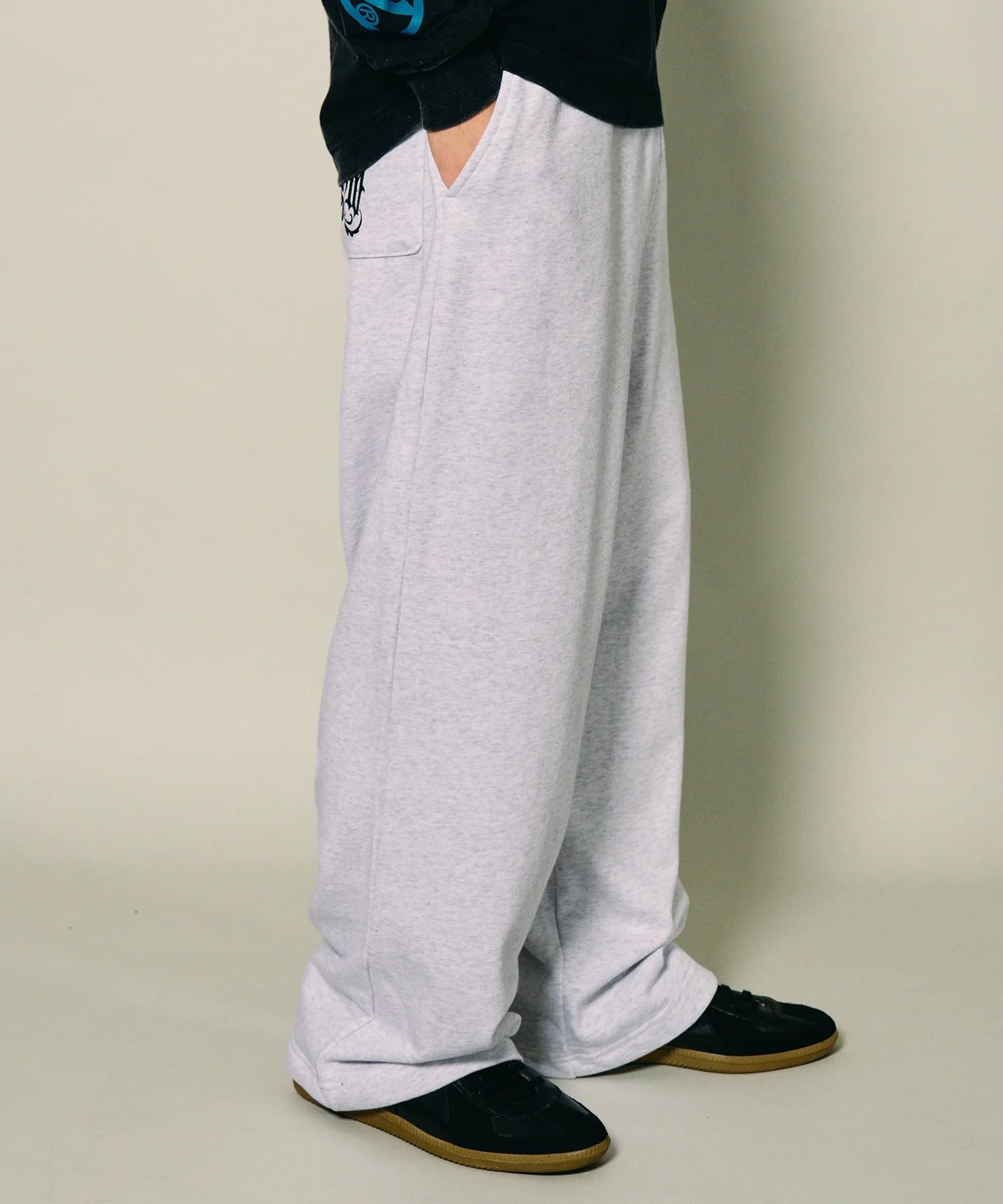 Wide sweatpants