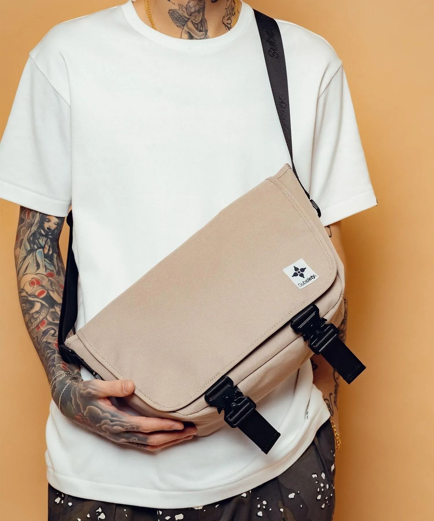 Metal buckle shoulder bag