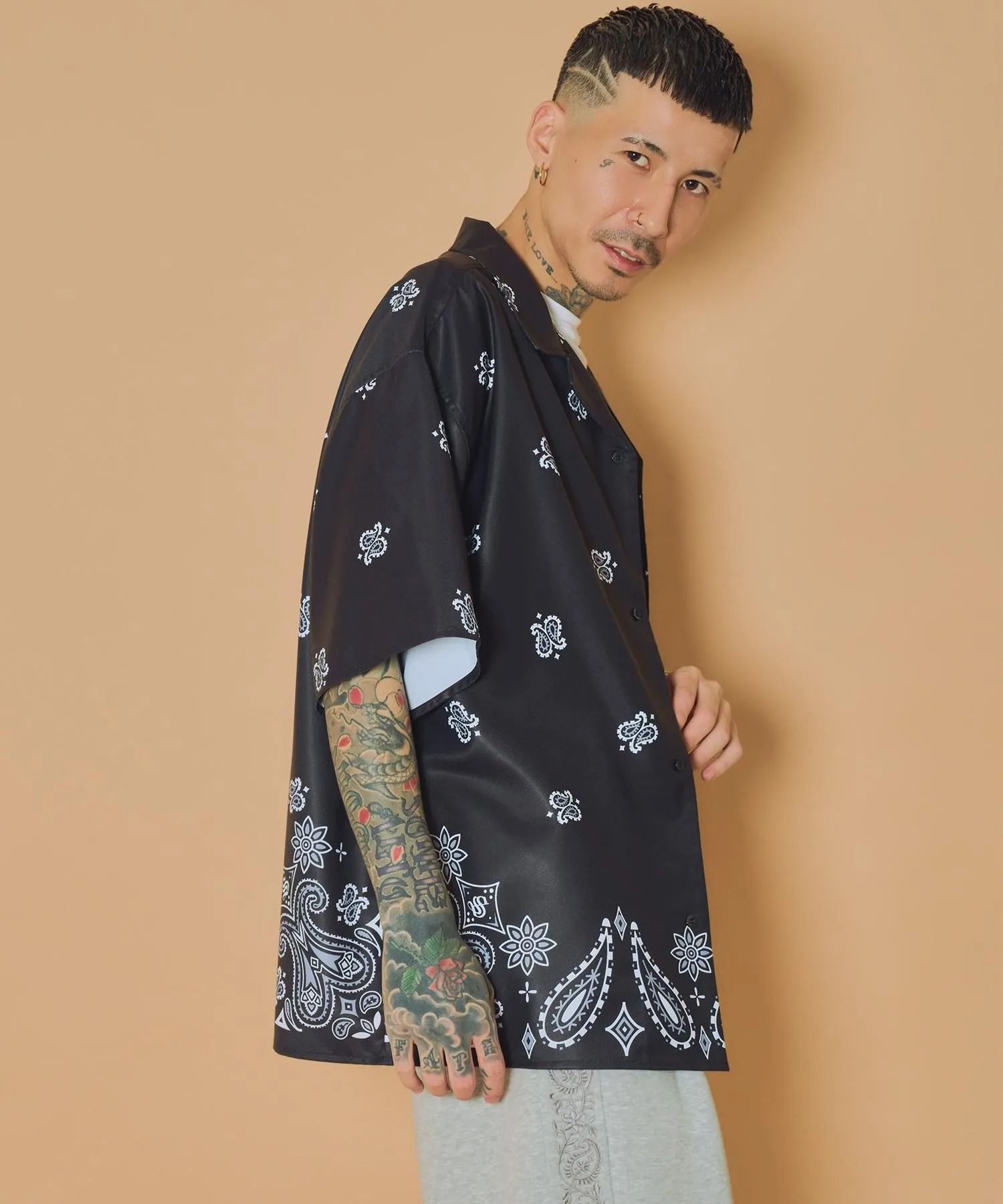 Essential open collar shirt