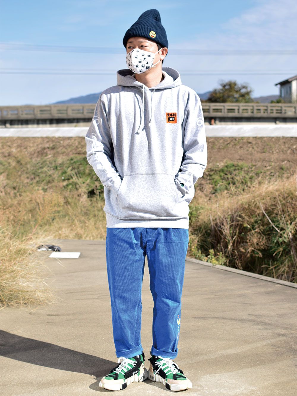 監視パーカ