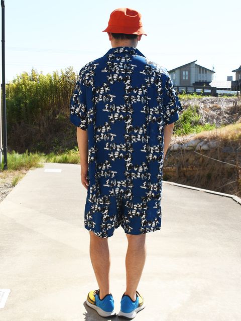 縛られると思いきやめっちゃ自由なシャツなのだー！