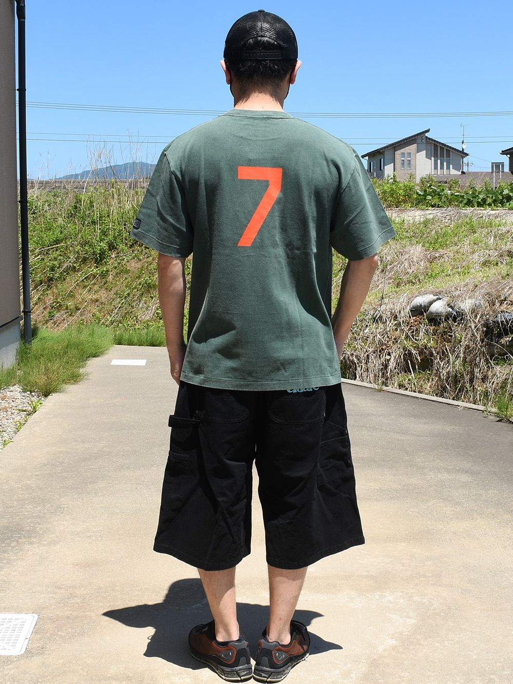 R UNIVERSITY-TEE