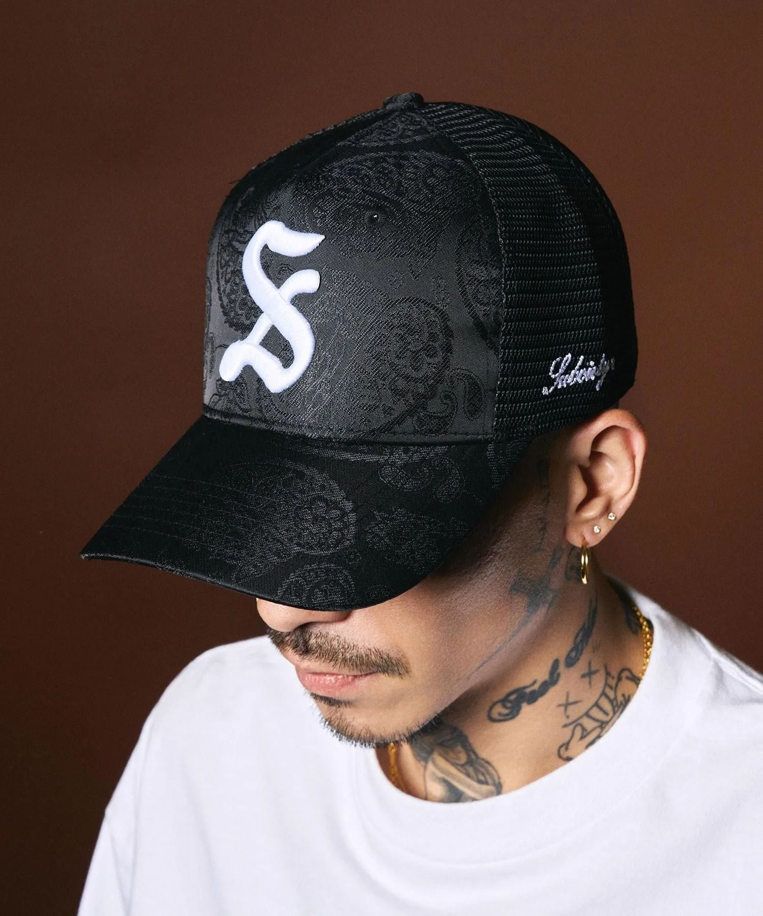 Jacquard paisley mesh cap