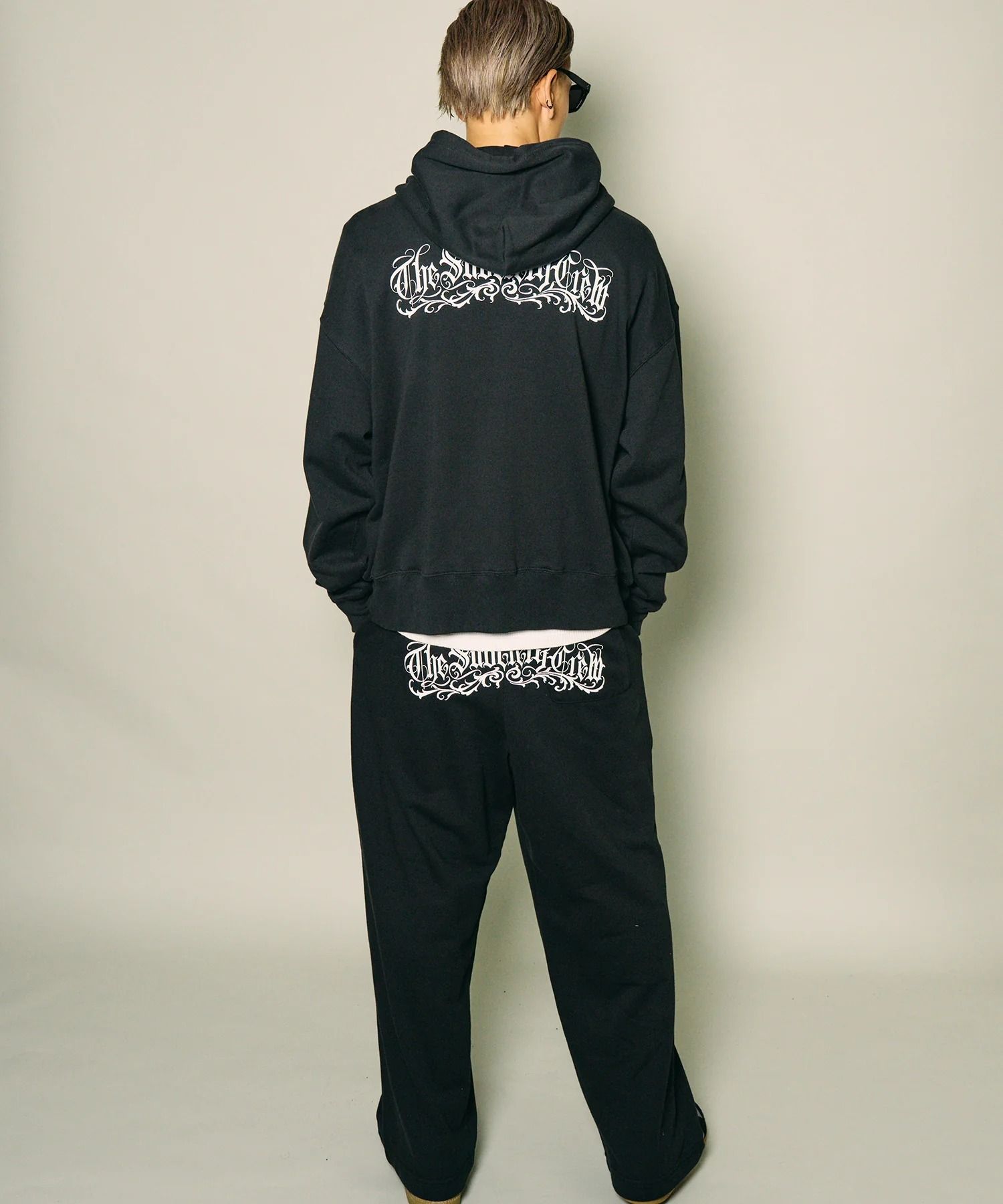 Wide sweatpants