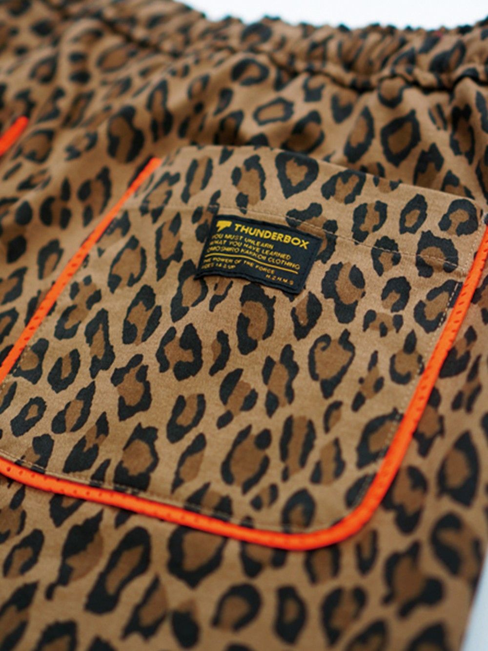 BAGGY LEOPARD SHORTS