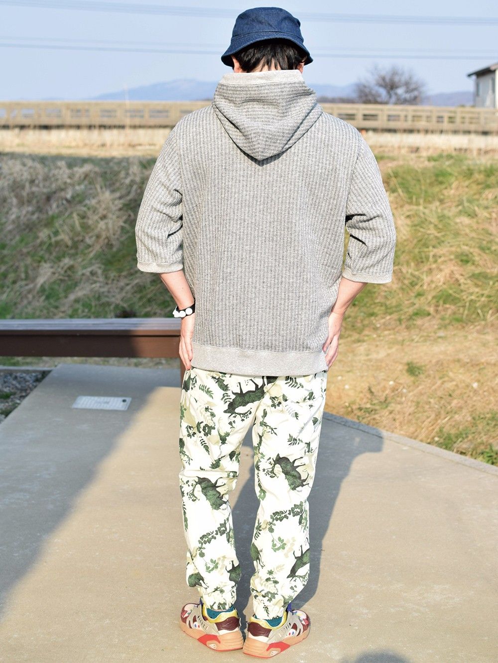 FLUFFY HALF HOODIE