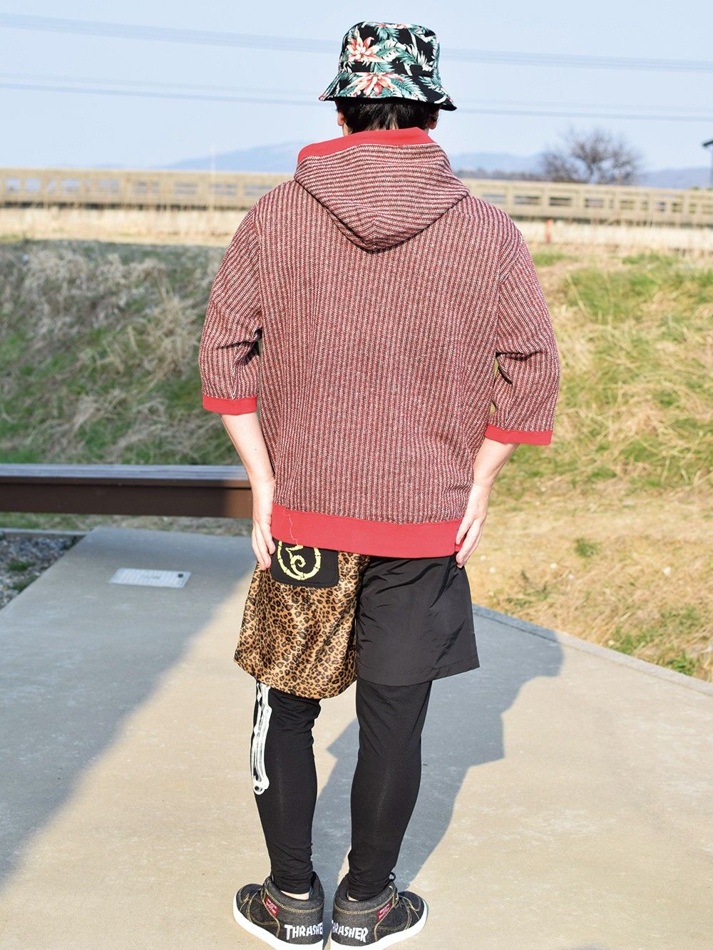 FLUFFY HALF HOODIE