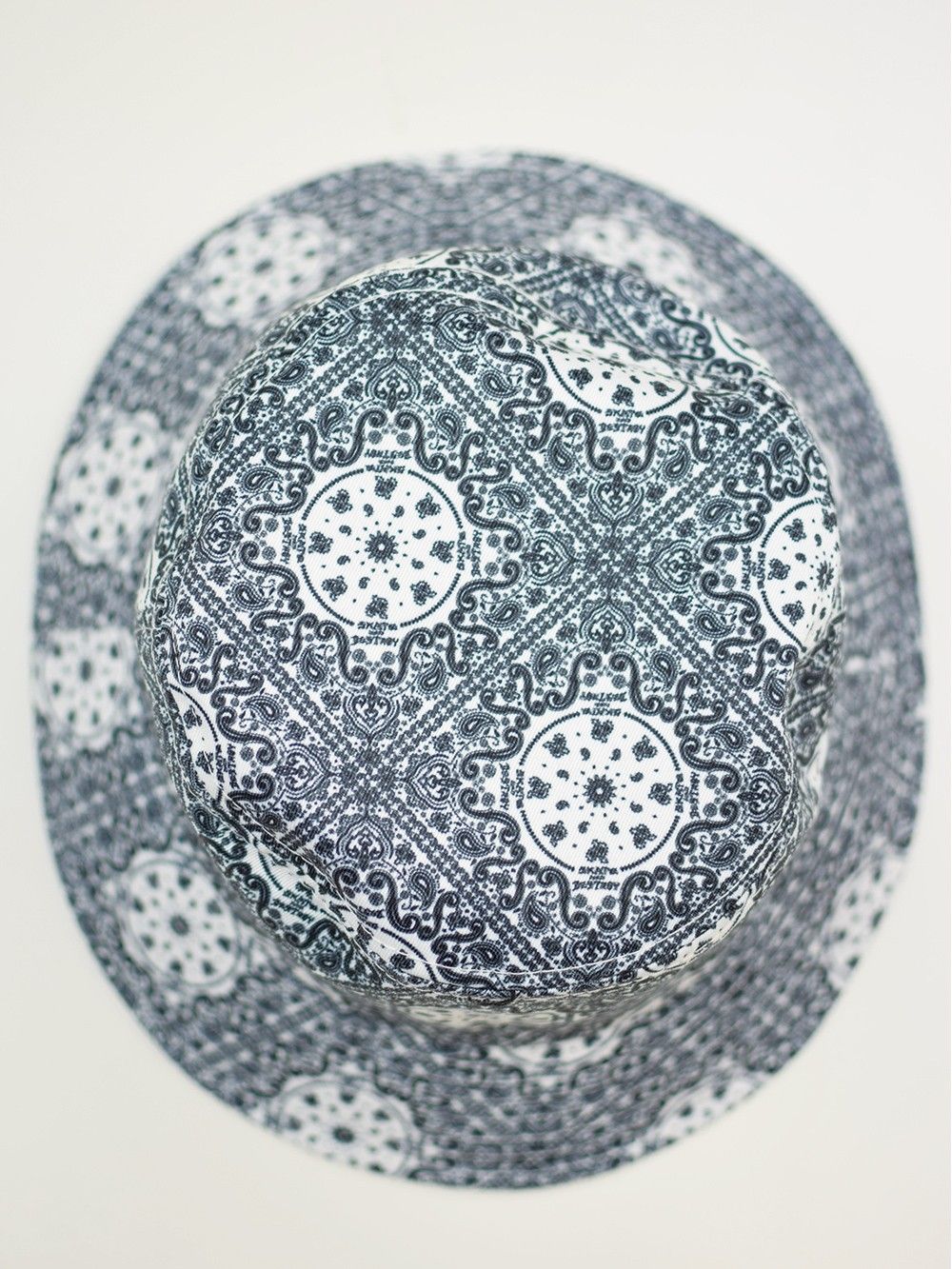 SK8&DESTROY BANDANA PATTERN BUCKET HAT