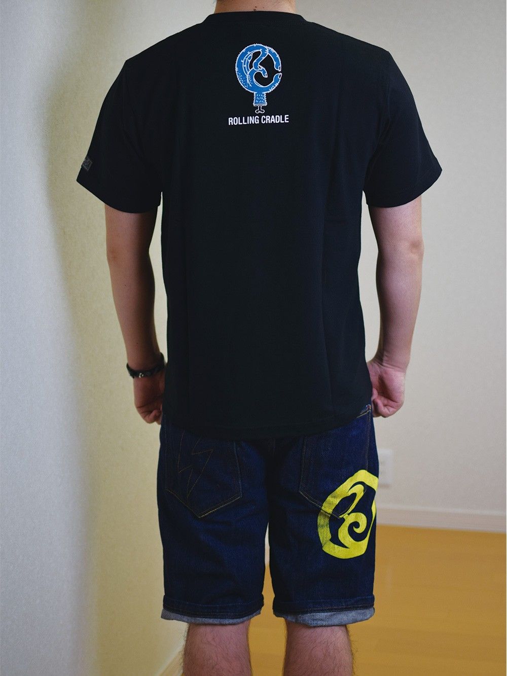 FINGER PLAY Tee