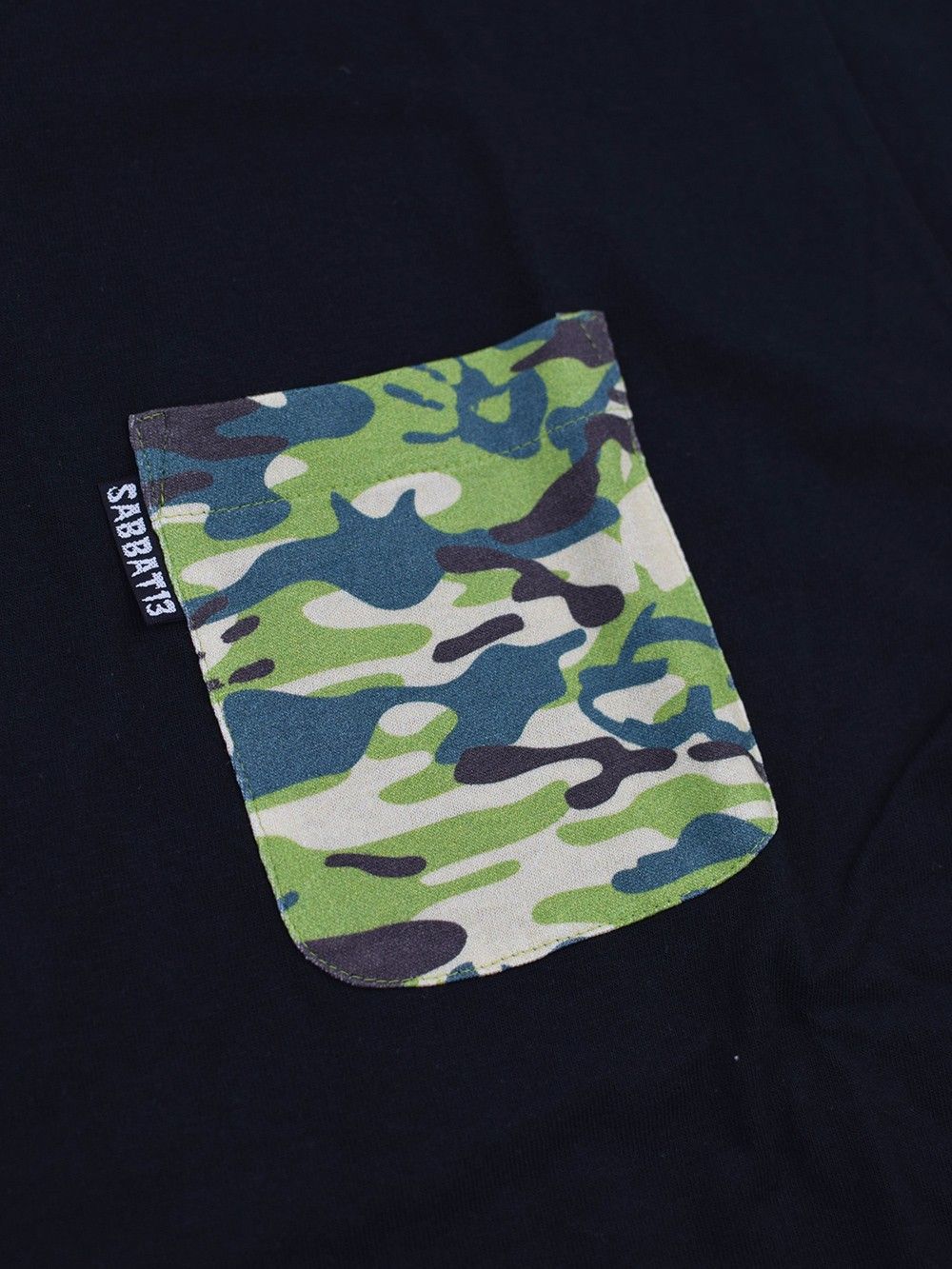 WEIRD CAMO POCKET T