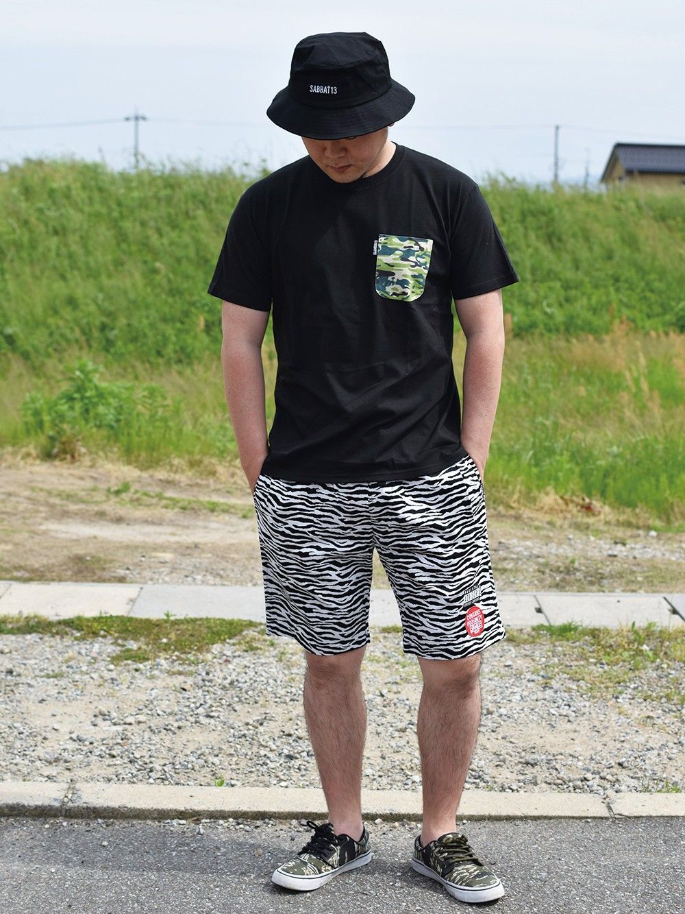 WEIRD CAMO POCKET T