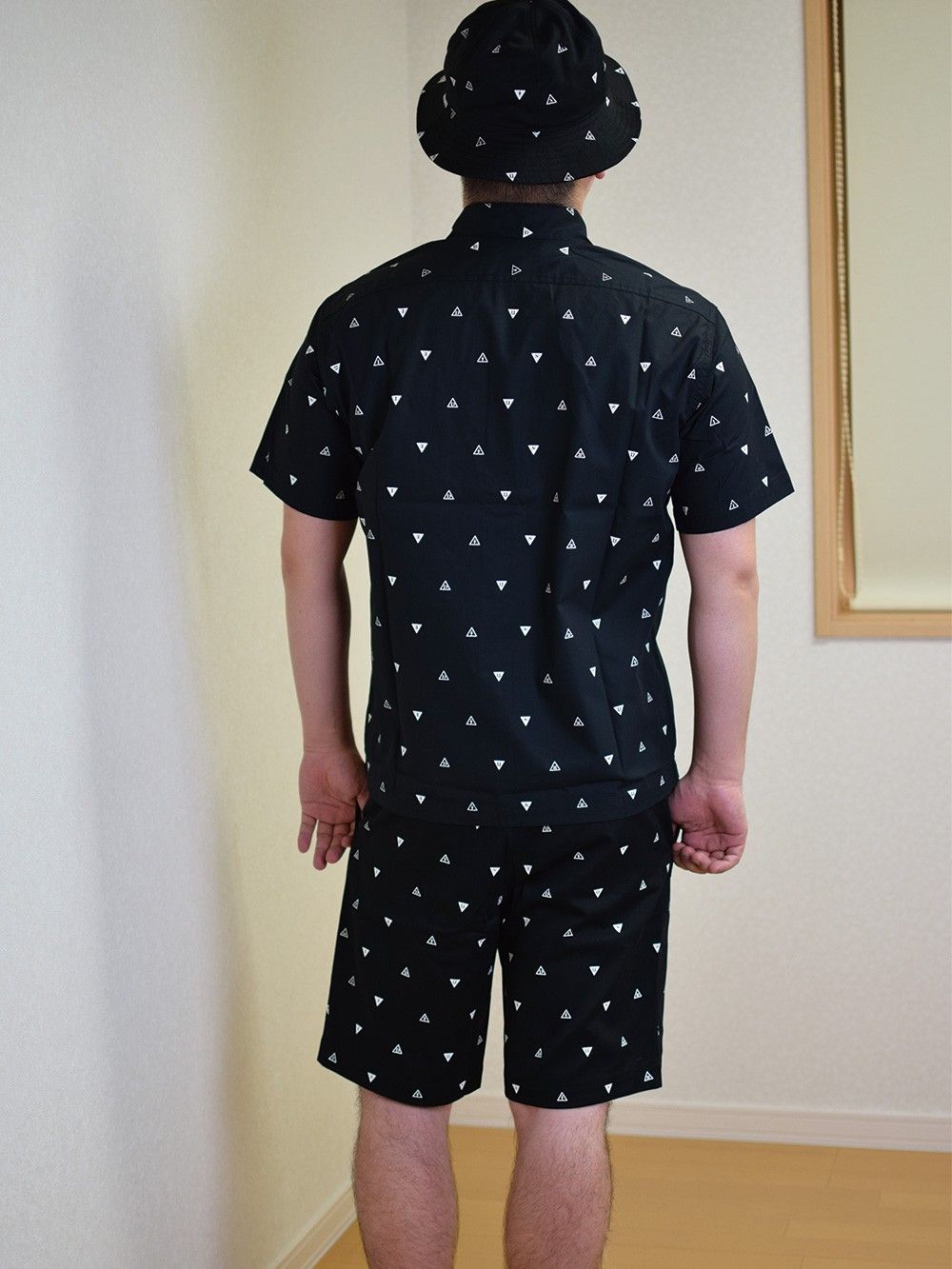 TRIANGLAR-SHIRTS