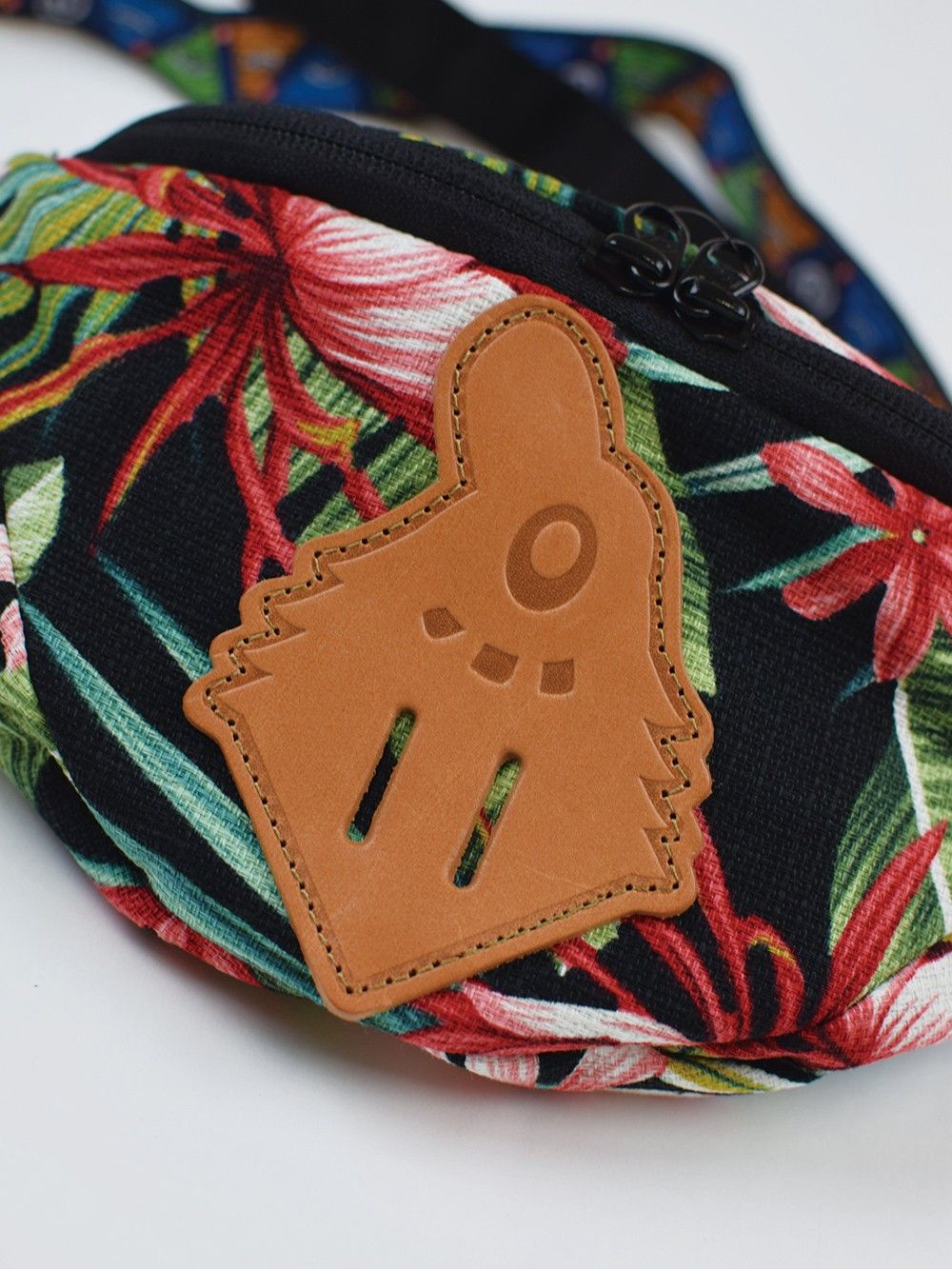 ROLLING CRADLE WAIIHA TOY POUCH DOLL