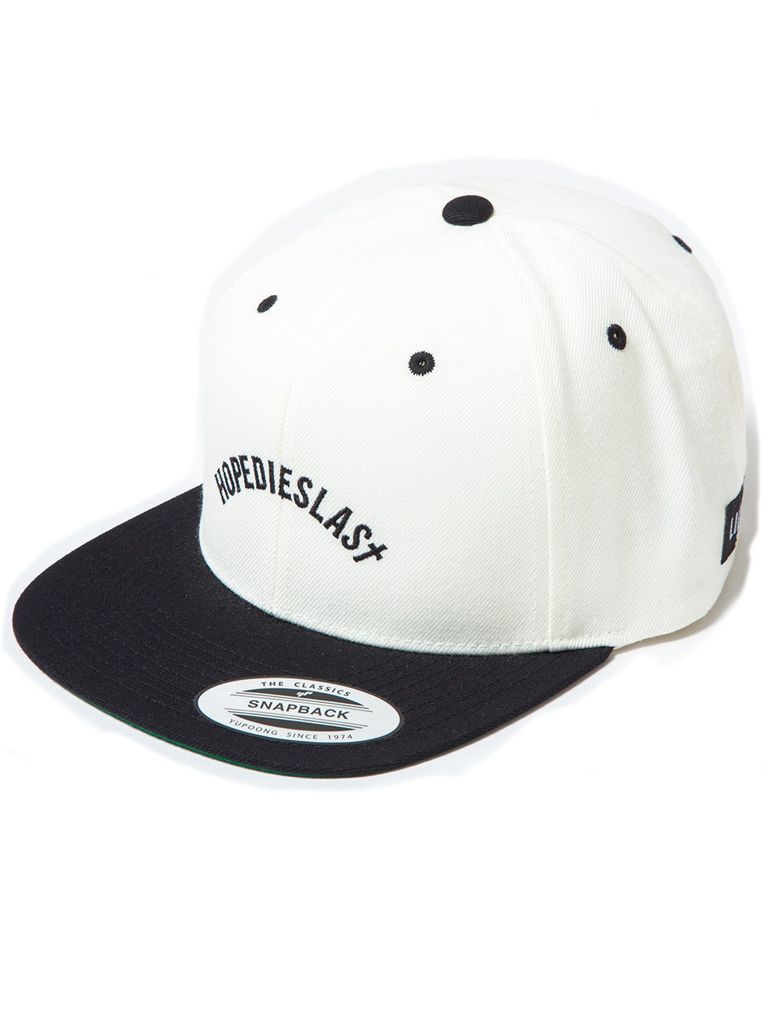 LILWHITE(dot) - -ARCH- SNAP BACK CAP | DOLL