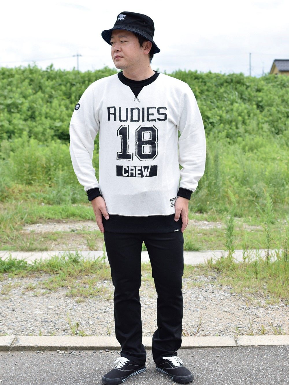 EIGHTEEN CREW SW