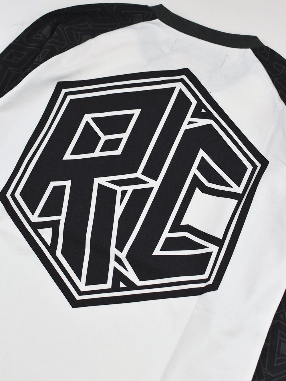 HEXAGON-RAGLAN